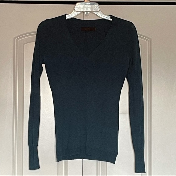 Small green Vneck sweater from The Limited - Picture 5 of 7